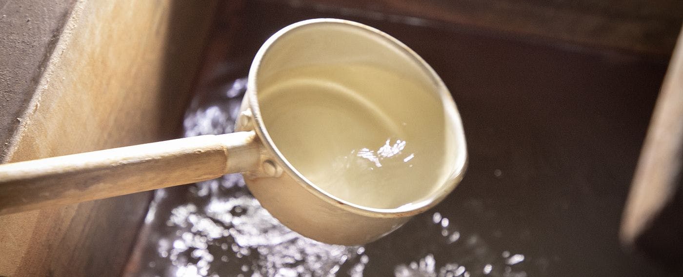 ดื่มน้ำแร่