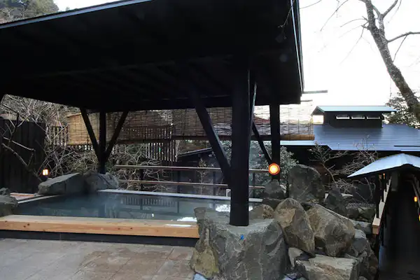 บ่อน้ำพุร้อนกลางแจ้ง