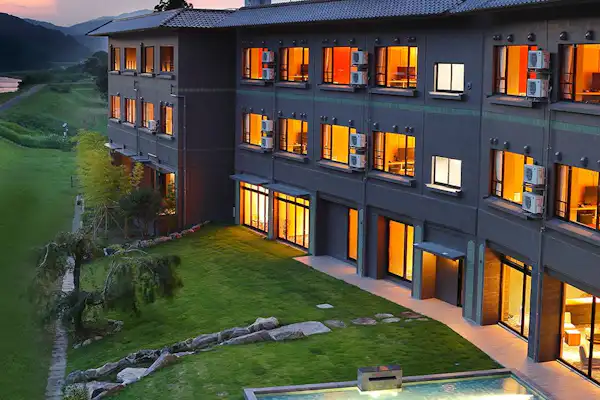 Luaran (tepi sungai)