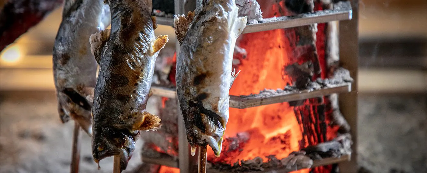 Hidangan yang menonjol dengan bahan tempatan yang berkualiti dan kemahiran yang cemerlang.