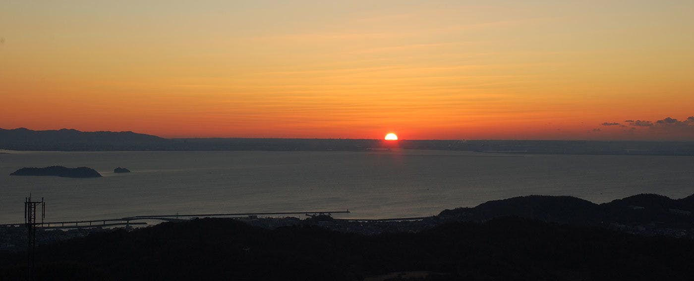 海から上る日の出