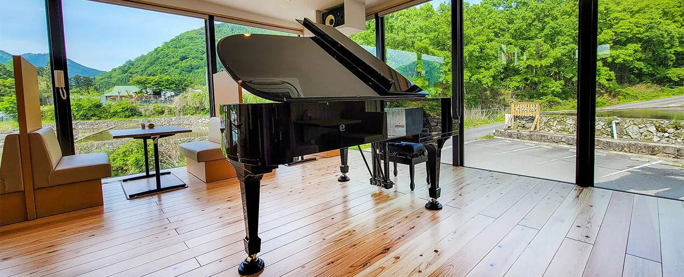 ピアノの生演奏