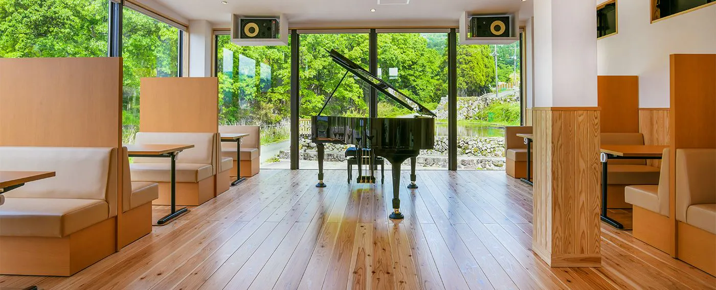 ピアノの生演奏