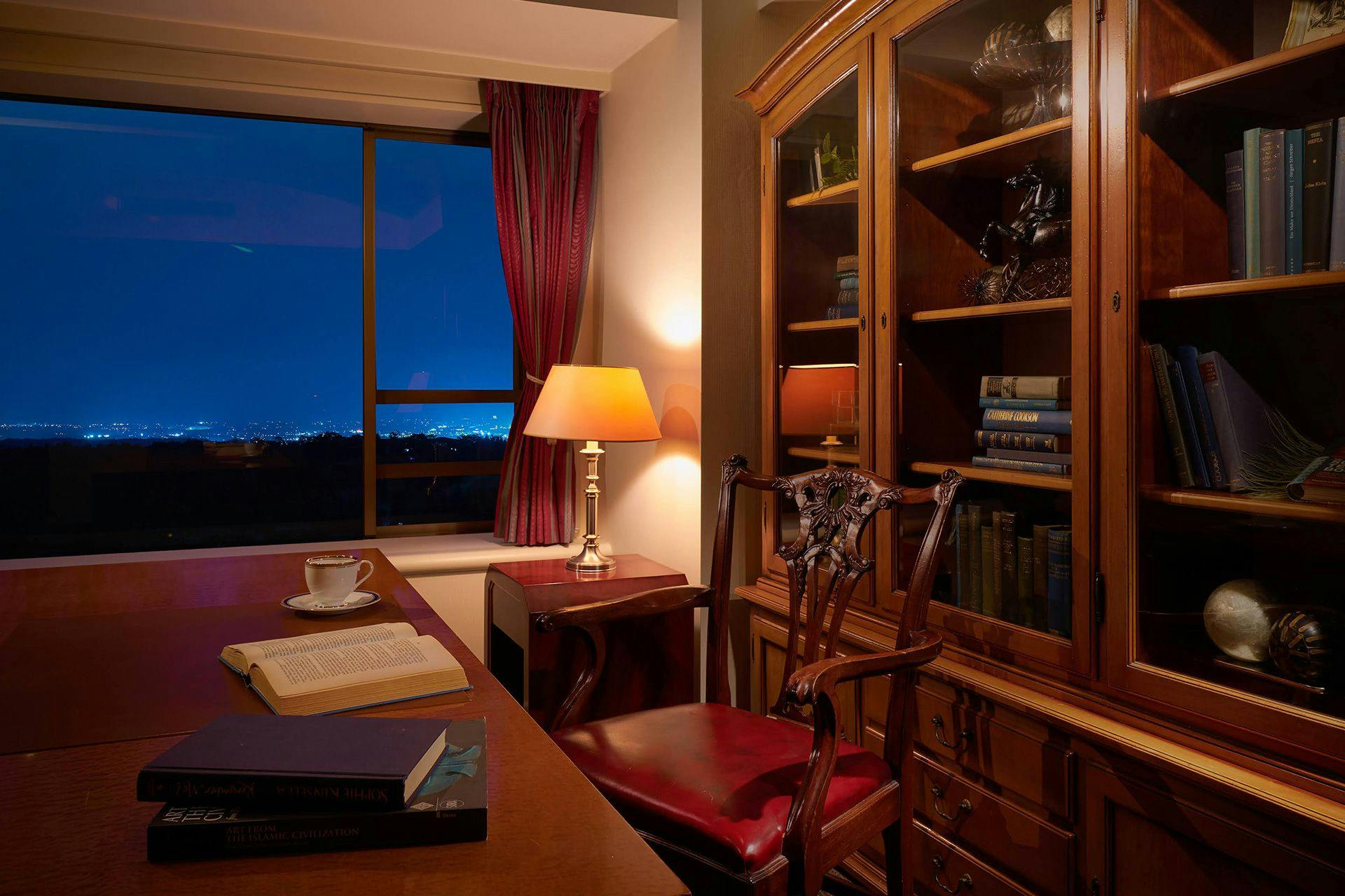 โต๊ะเขียนหนังสือ