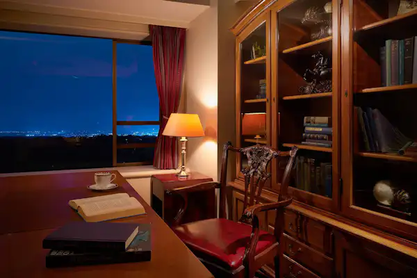 โต๊ะเขียนหนังสือ