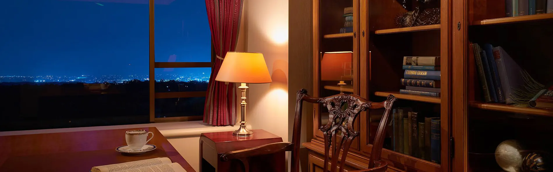 ホテルトリニティ書斎