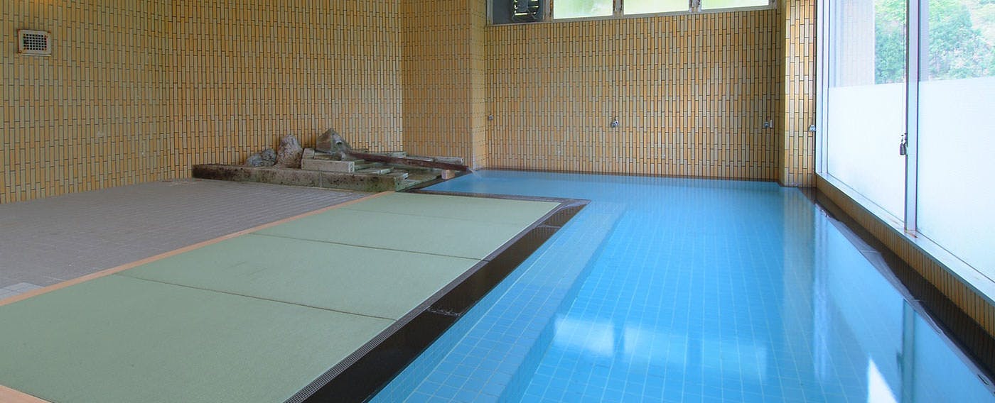 越後湯沢湯元　卵の湯　雪国の宿　高半