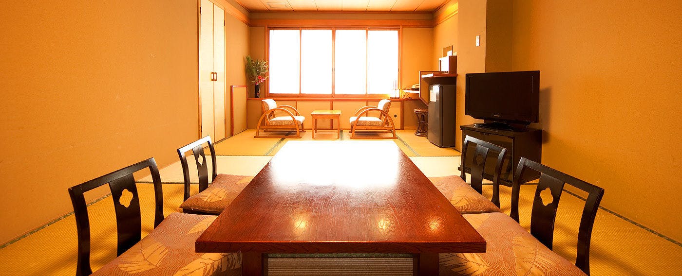 Oniyama Hotel: Beppu's Largest Open-Air Bath Accommodation