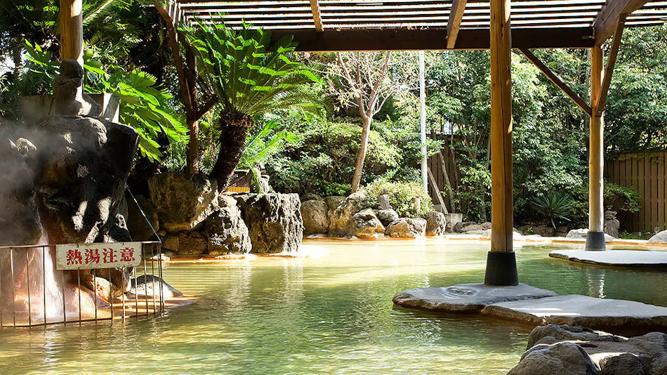 Oniyama Hotel: Beppu's Largest Open-Air Bath Accommodation
