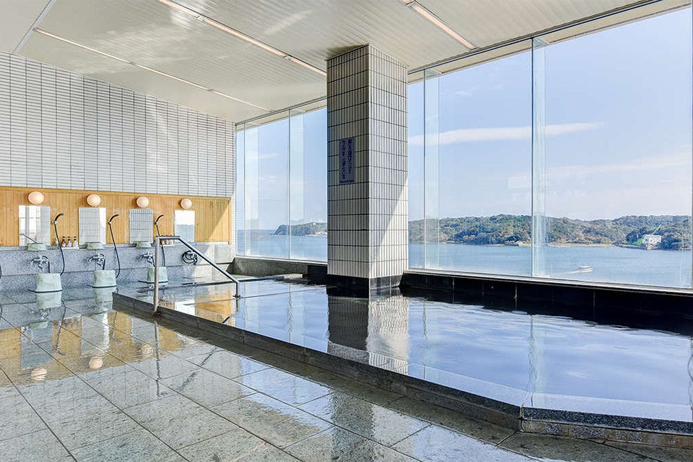 อ่างอาบน้ำในร่ม