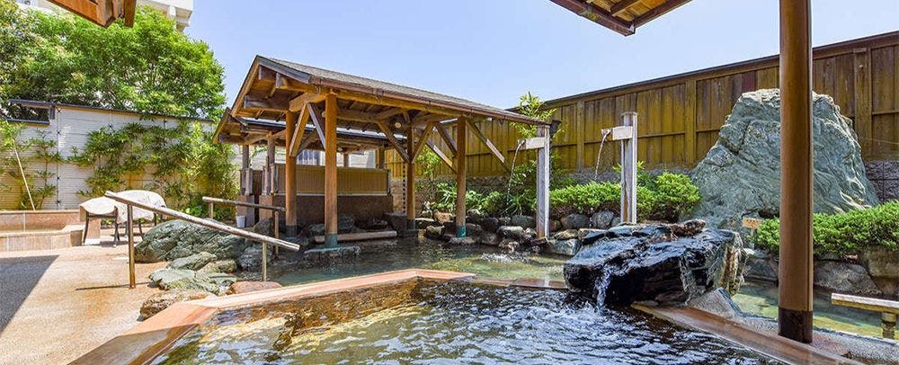 ห้องอาบน้ำรวมขนาดใหญ่พร้อมวิวพาโนรามา