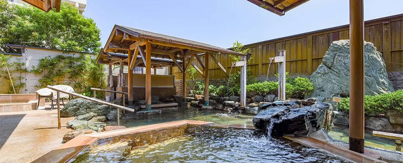 ห้องอาบน้ำรวมขนาดใหญ่พร้อมวิวพาโนรามา