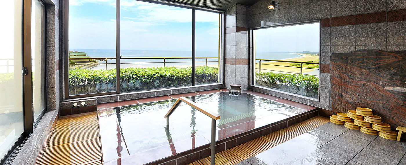 Mata air panas dan mandi