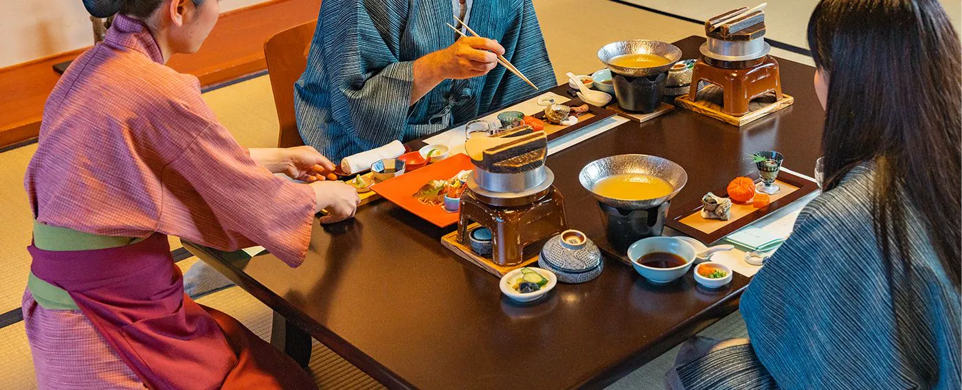 Makan Malam di Kamar
