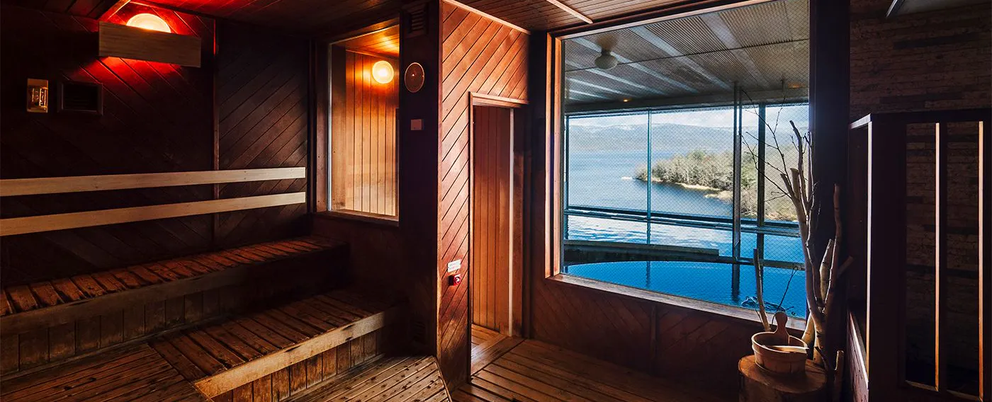 阿寒湖を望む絶景のドライサウナ