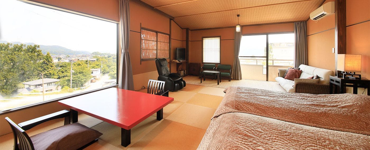 ＜源泉かけ流し＞展望内風呂付客室・山吹彩