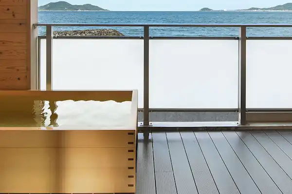 ห้องพักพร้อมอ่างอาบน้ำกลางแจ้ง