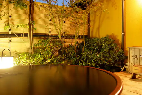 บ่อน้ำพุร้อนกลางแจ้ง