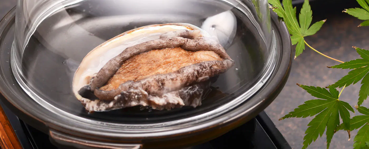 หอยเป๋าฮื้ออบบนจานเซรามิก