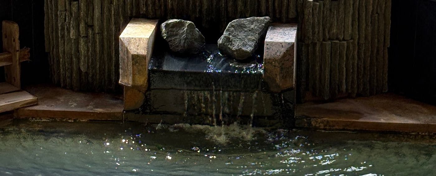 บ่อน้ำพุร้อนริวจิน