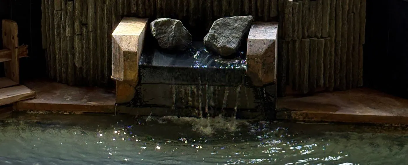 บ่อน้ำพุร้อนริวจิน