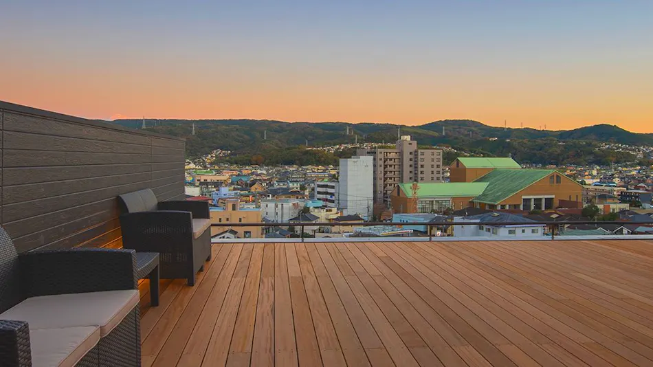 Rakuzan Yasuda: A Tatami-Floored Inn Adorned with Kimonos