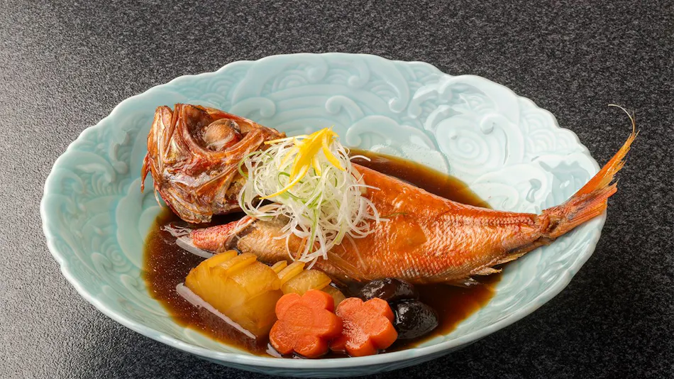 Rakuzan Yasuda: A Tatami-Floored Inn Adorned with Kimonos