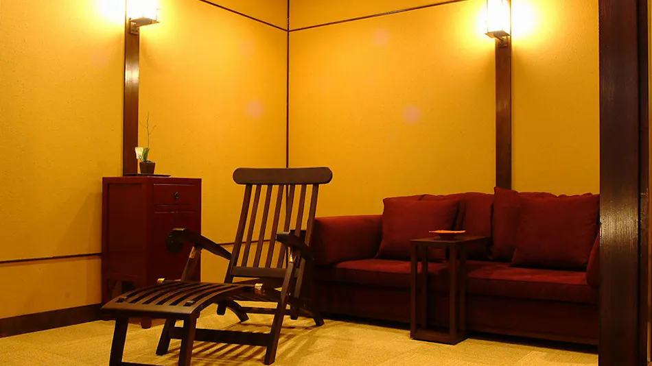 Yumura Onsen: Tomiya Inn with Private Hot Spring Source