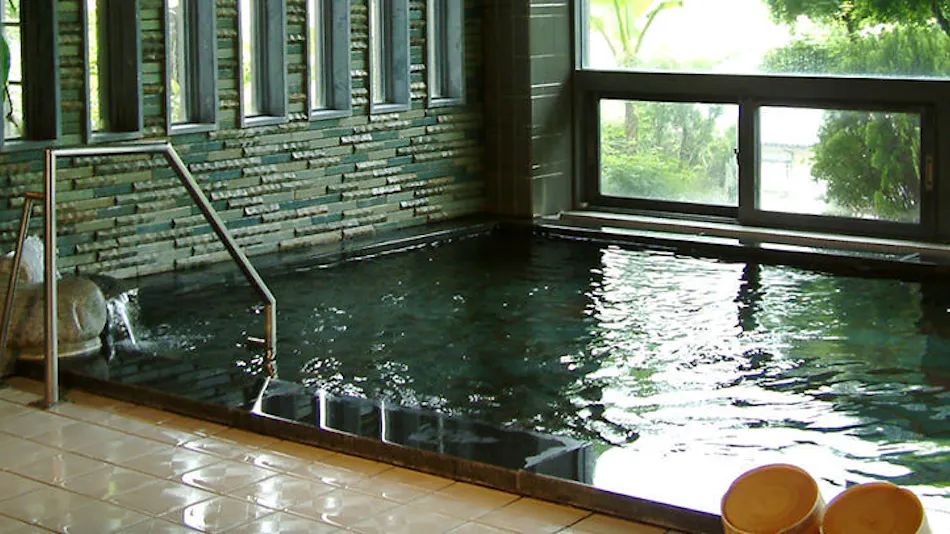 Yumura Onsen: Tomiya Inn with Private Hot Spring Source