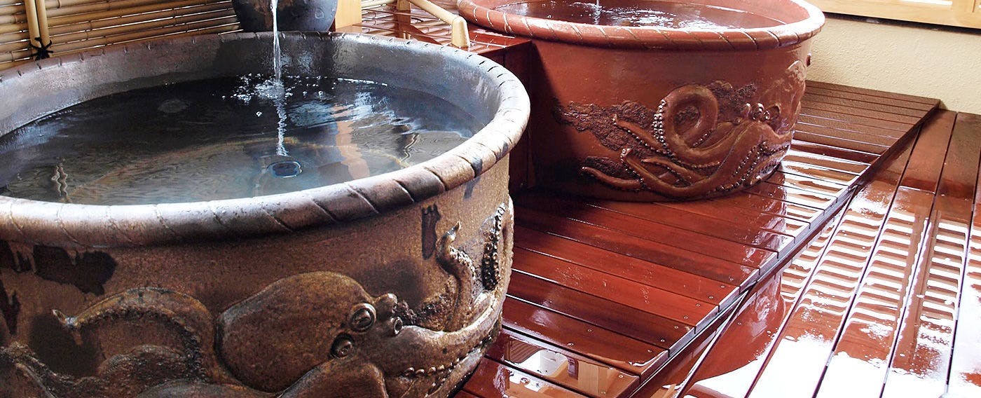 น้ำพุร้อนและอ่างอาบน้ำ