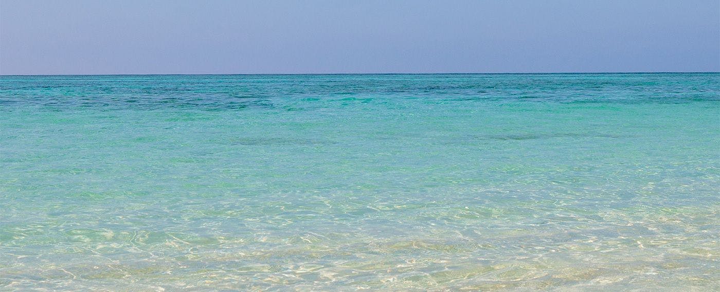 ヨロンブルーの海