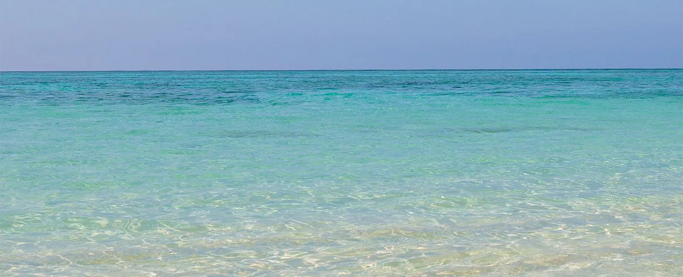 ヨロンブルーの海