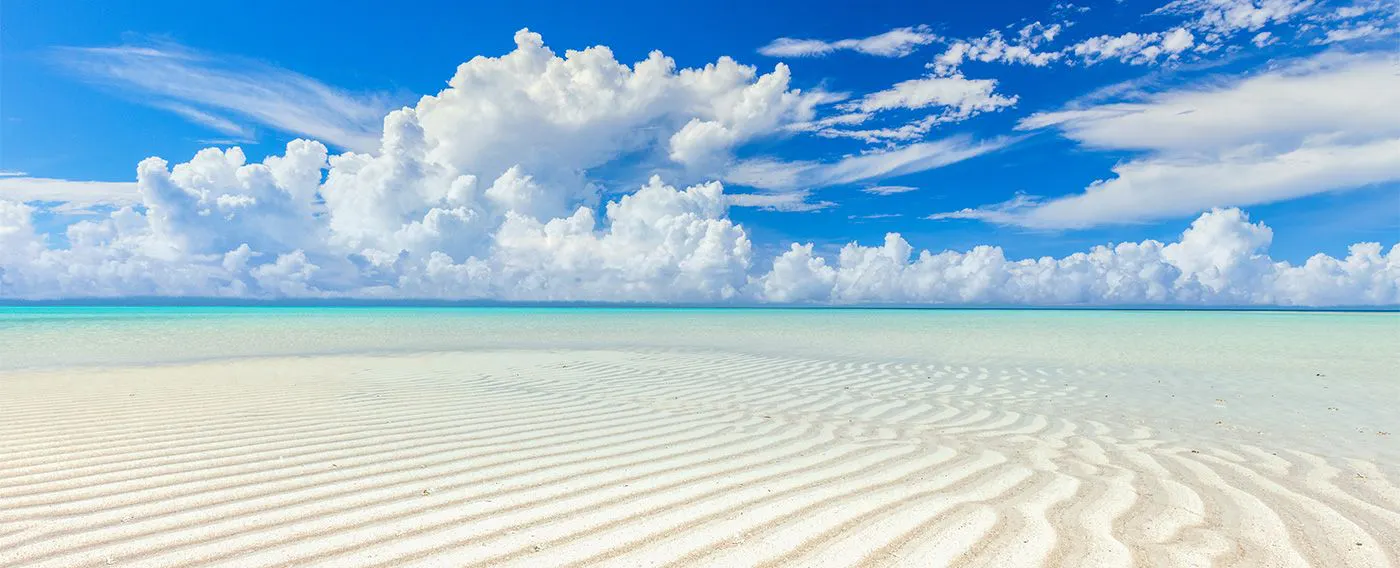 ヨロンブルーの海