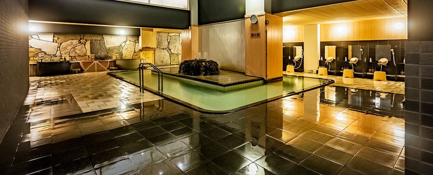 Mata air panas dan mandi