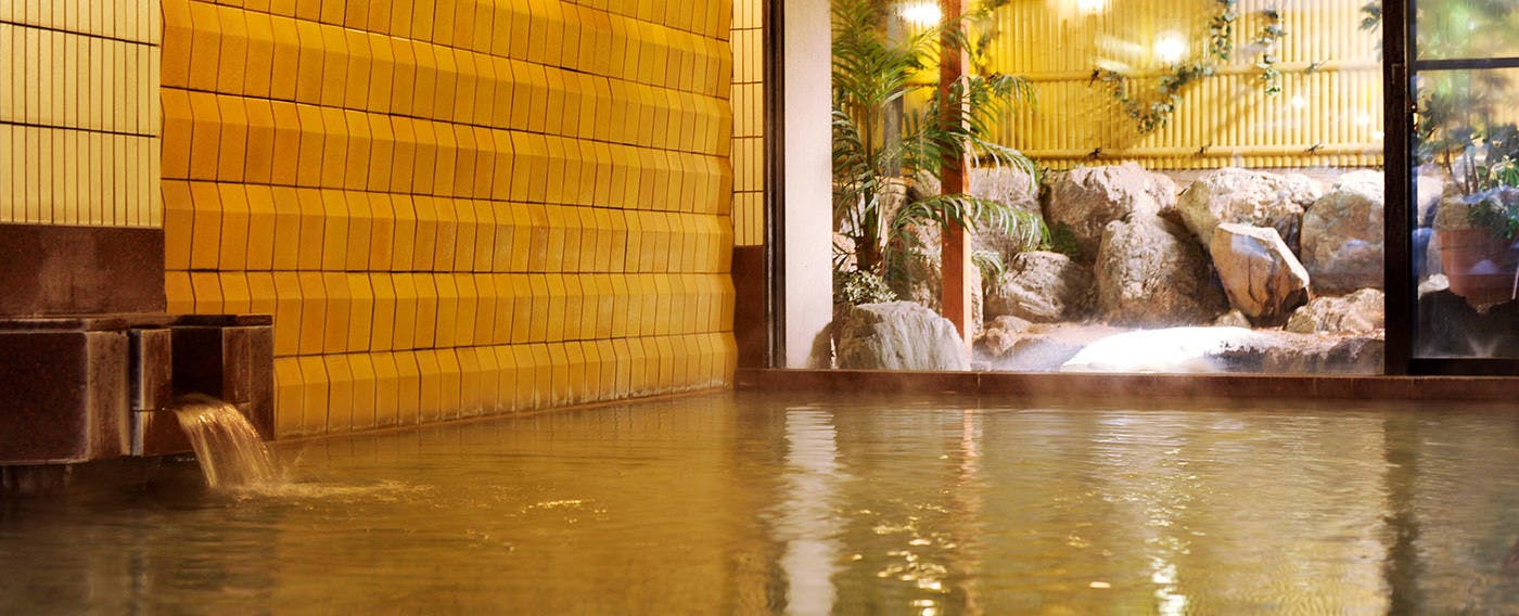 Mata air panas dan mandi