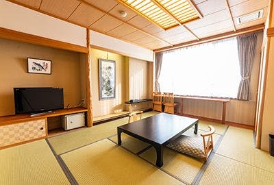 Ooike Hotel, an Onsen Ryokan with Views of Mount Fuji