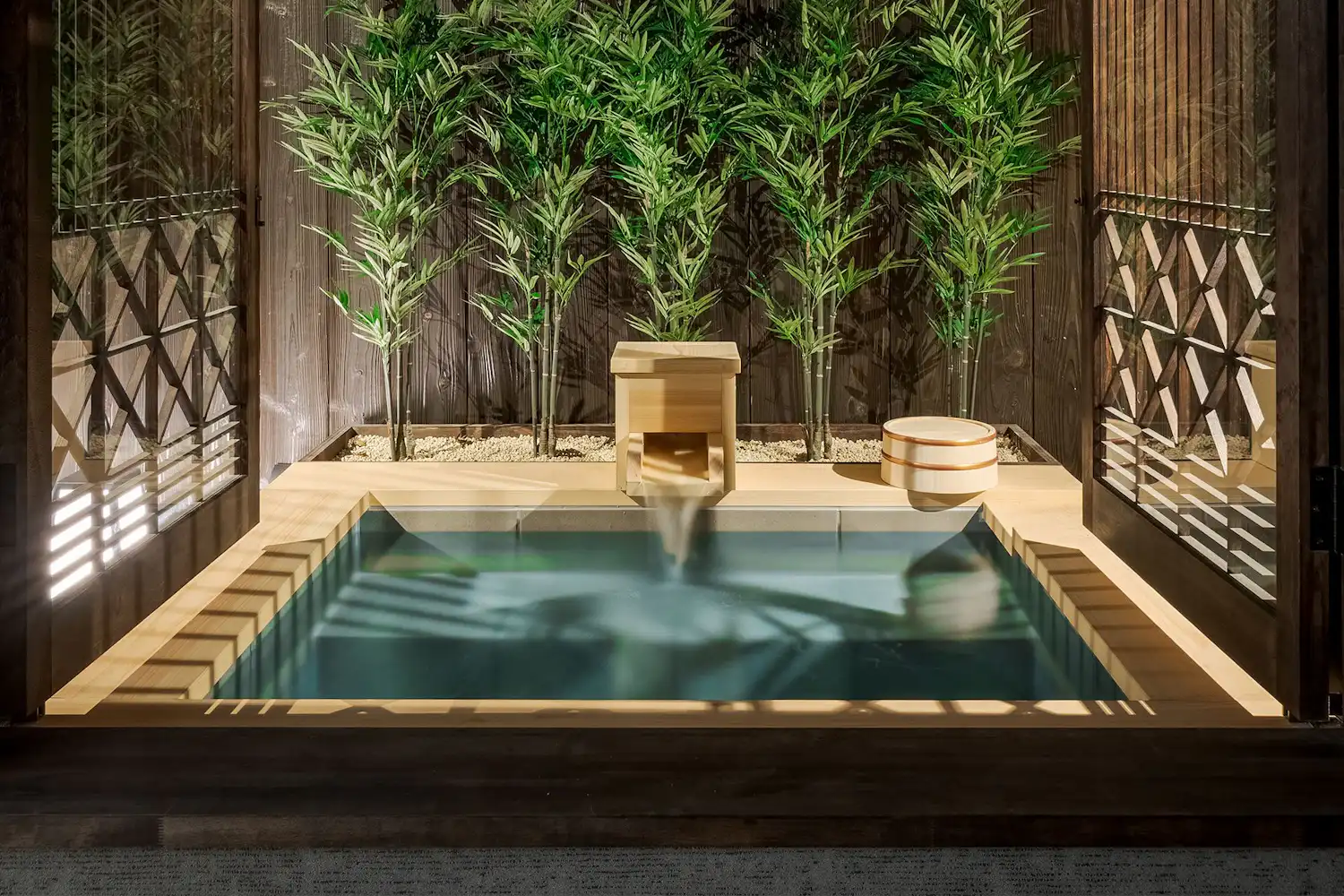 อ่างอาบน้ำกลางแจ้งไม้ไผ่