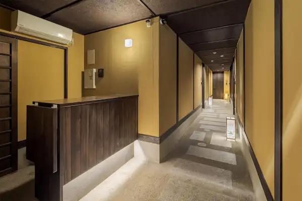 ตรอกและแผนกต้อนรับ