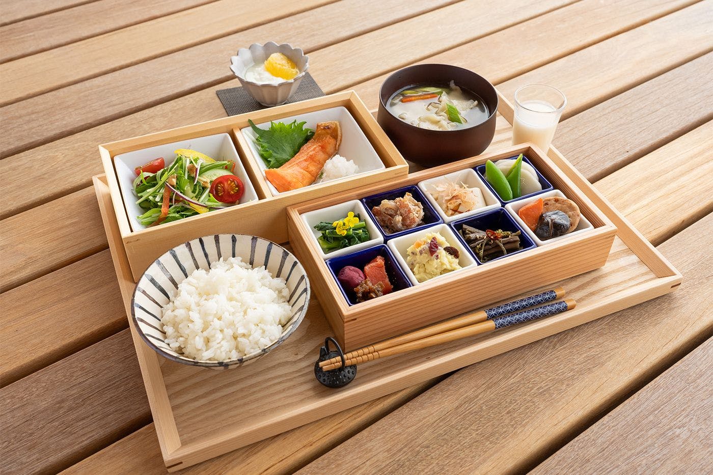 朝食