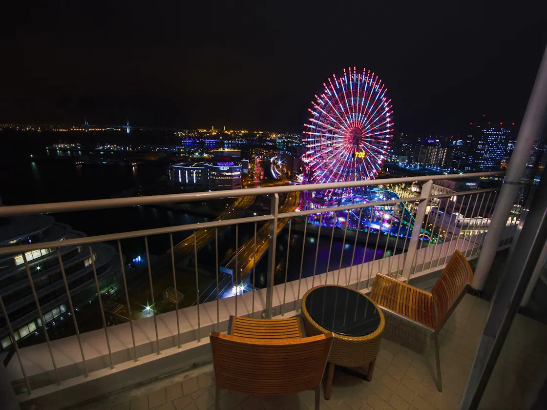 バルコニーからの夜景(ベイビュー)