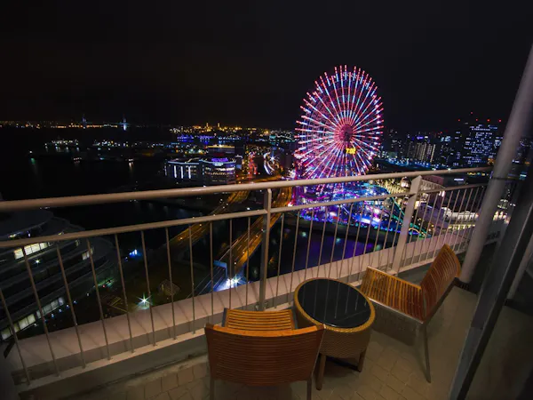 バルコニーからの夜景(ベイビュー)