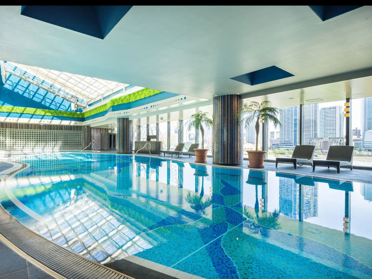 Hồ bơi trong Khách sạn