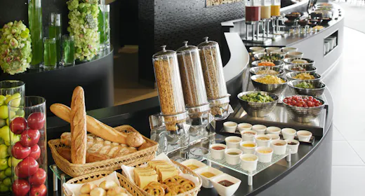 【Enjoy!Breakfast】地産食材・ご当地メニュー・出来立て!50種以上のビュッフェ朝食付