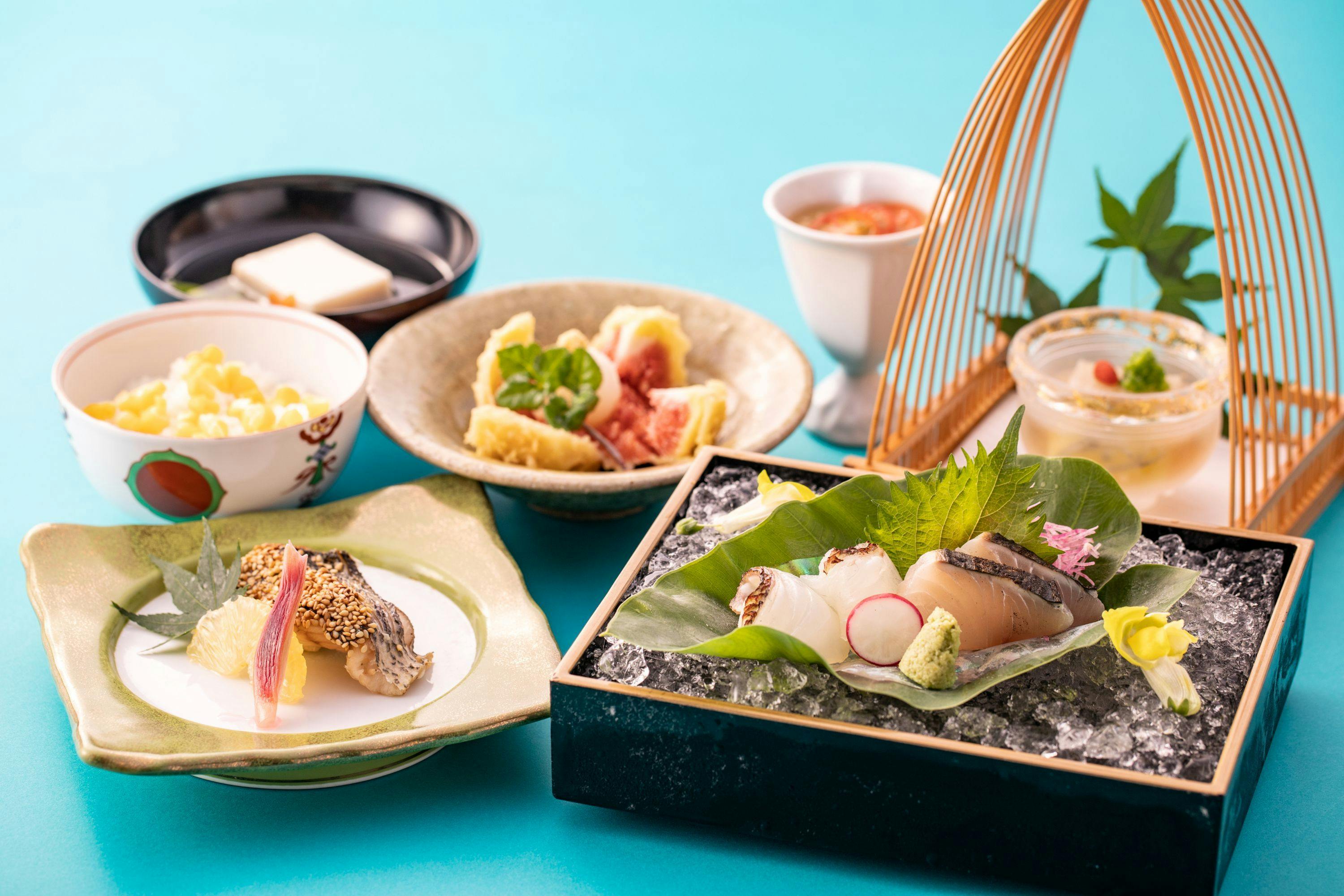 【季節の会席料理を堪能】日本料理 鯉城ディナー付プラン＜スタンダード・スーペリアフロア＞