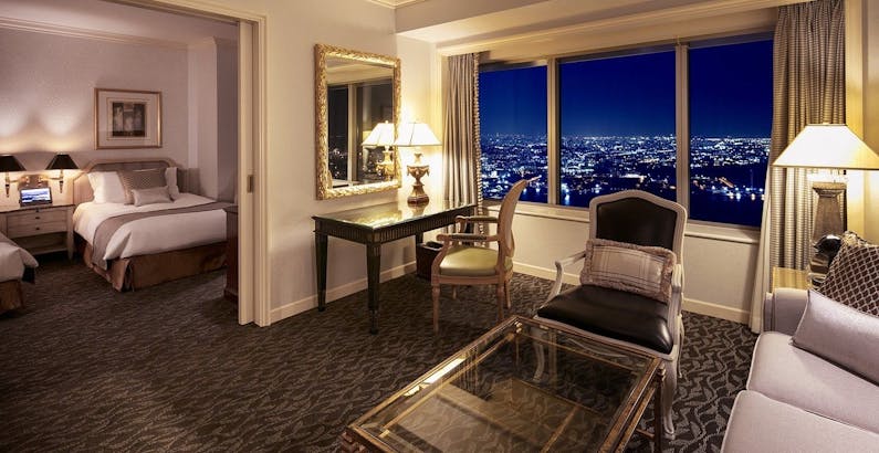 スカイリゾート アトリエコンフォートスイート お日にち限定でお得にご宿泊 素泊まりプラン 60階 64階 窓際カウンター付アトリエルームプラン 横浜ロイヤルパークホテル 一休 Com