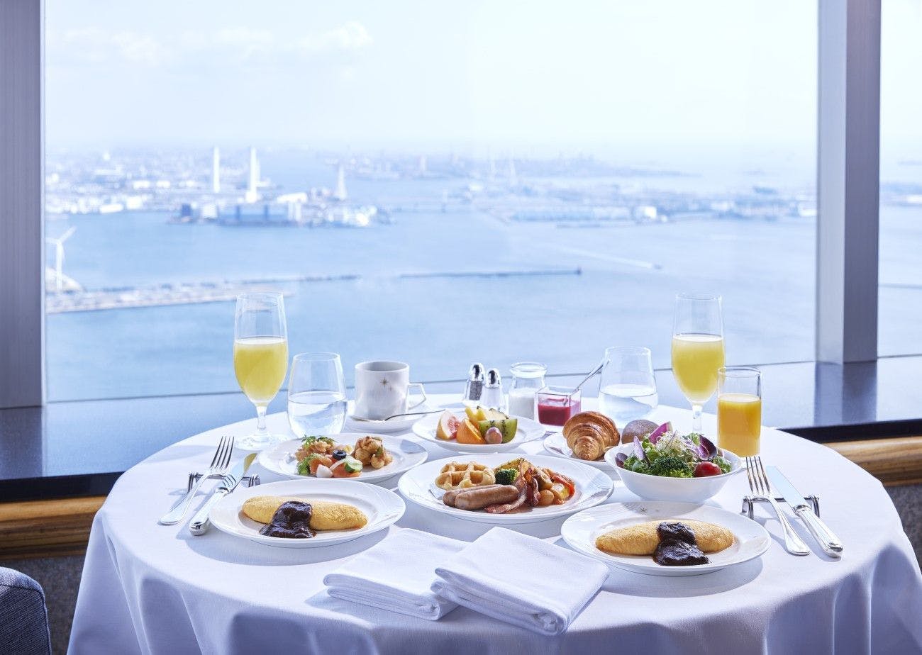 横浜ロイヤルパークホテル60階〜64階  無料宿泊券（2名様） n朝食付