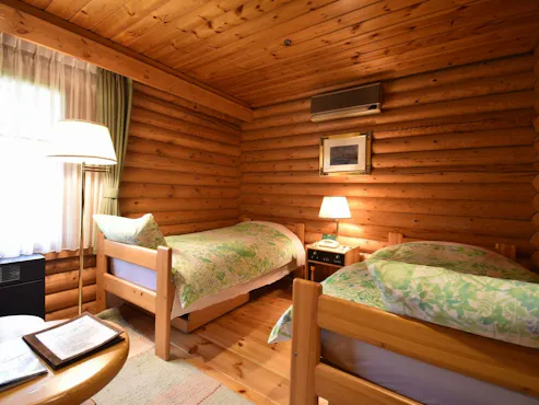 ◆คอทเทจ "รังเหยี่ยว" ตัวอย่างห้องพักเตียงคู่