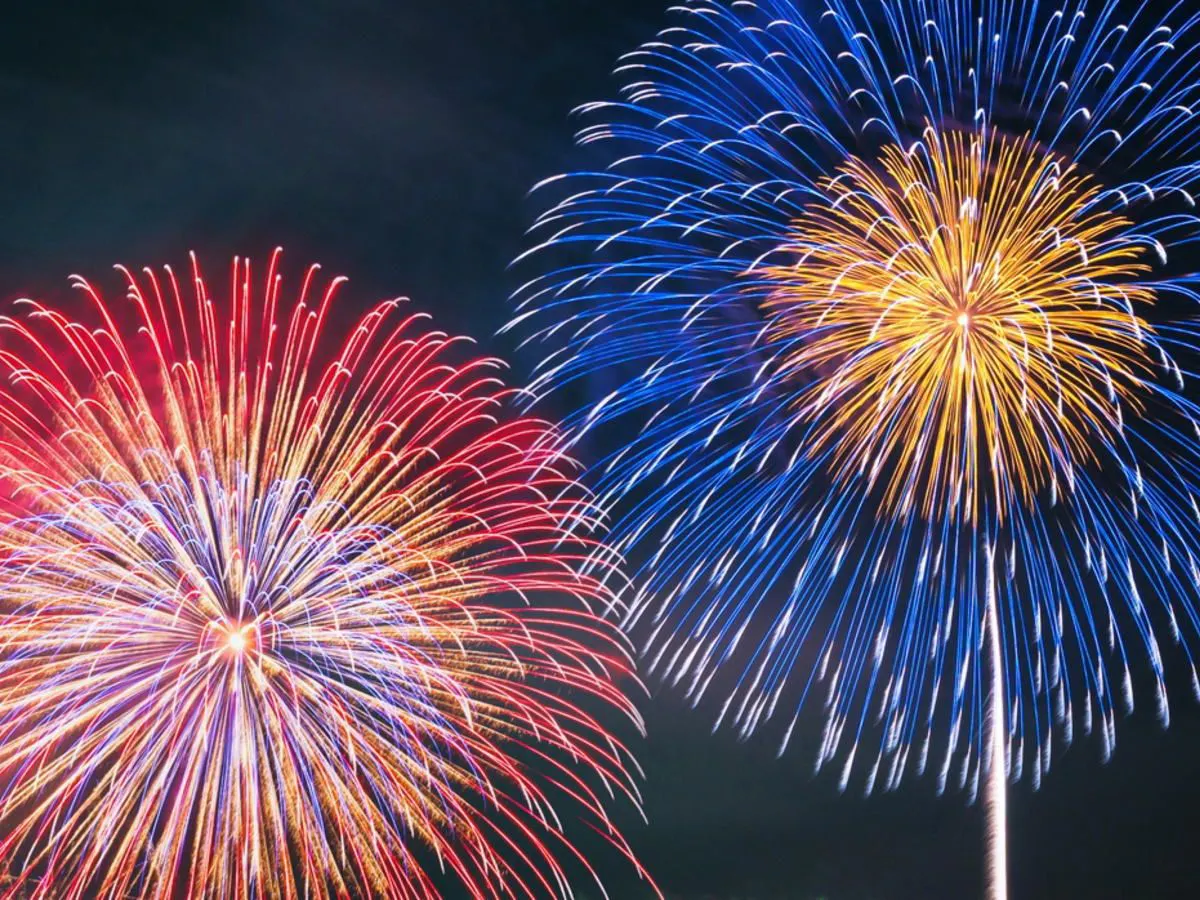 [ตัวอย่างเทศกาลดอกไม้ไฟทะเลอาตามิ]