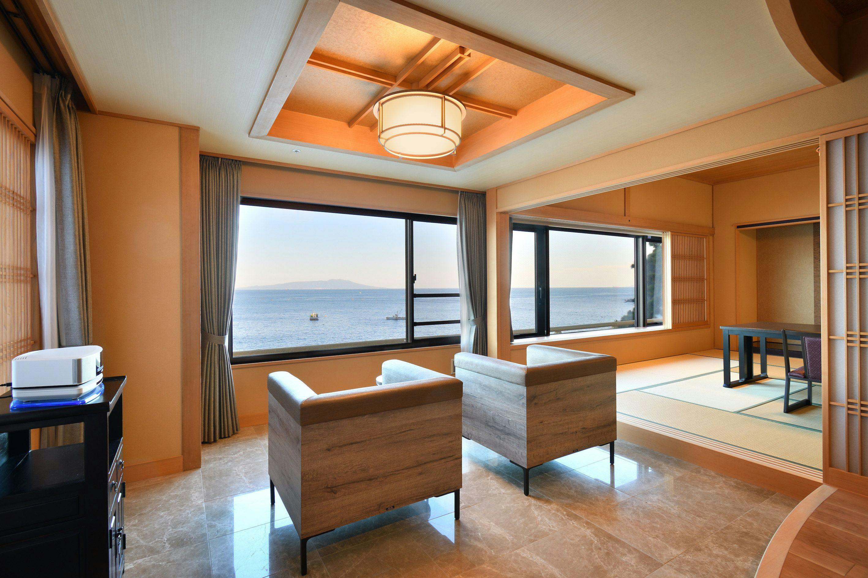 Suite gaya Jepun (12.5 tatami + ruang tamu)