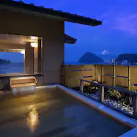 「富士の湯」露天風呂(夕景)